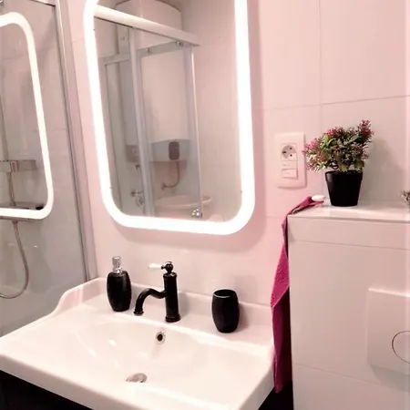 Charming N - Experience Your Way Apartment *
